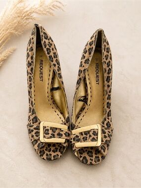 Y2K REQUEST Leopard Print Heels Size 8 Peep Toe Buckle High Heel 4 Inch Heel
